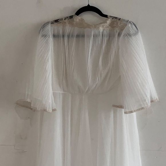 Vintage ivory and cream sheer full length Chemise - Picture 4 of 13